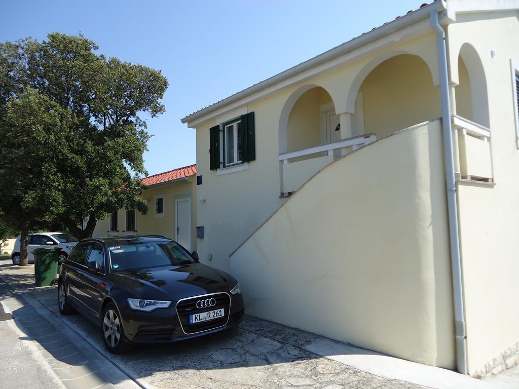 Apartments Antonija Punta Skala Next To Falkensteiner Resort Petrcane Værelse billede