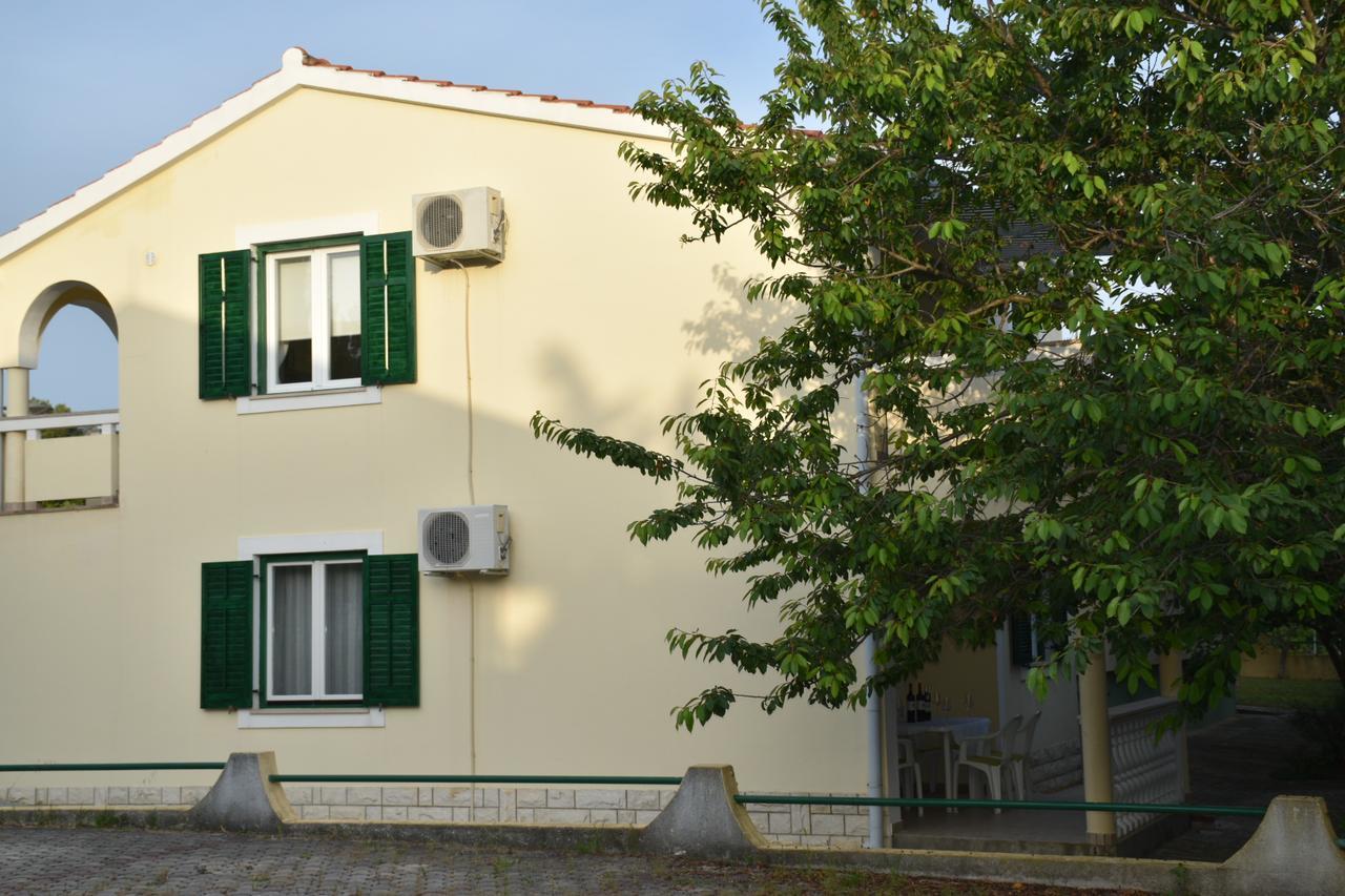 Apartments Antonija Punta Skala Next To Falkensteiner Resort Petrcane Eksteriør billede